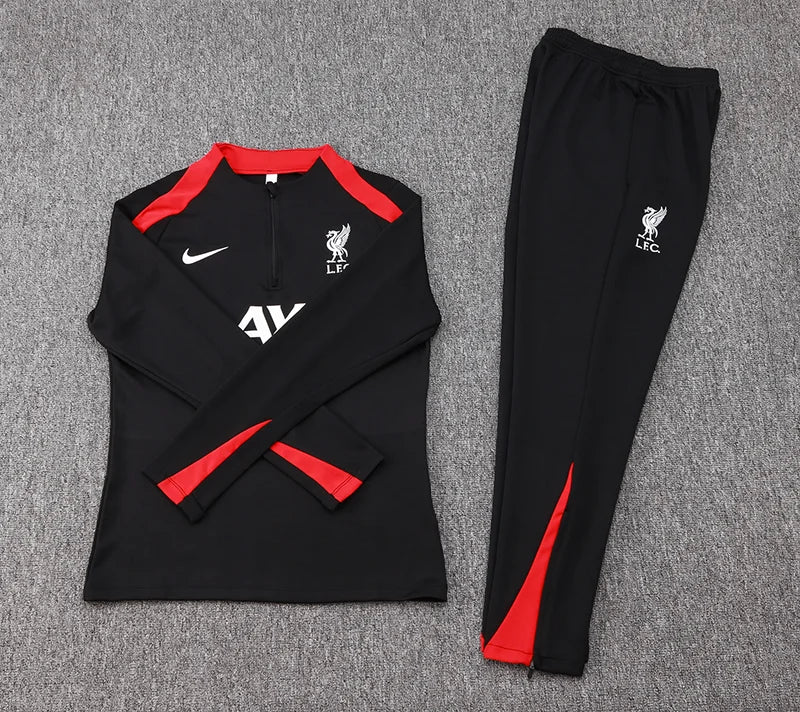 Liverpool Black and Red Chándal