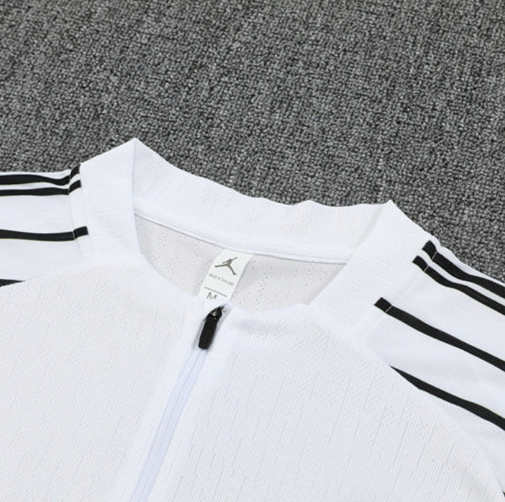 PSG Paris Saint Germain White and Black Chándal