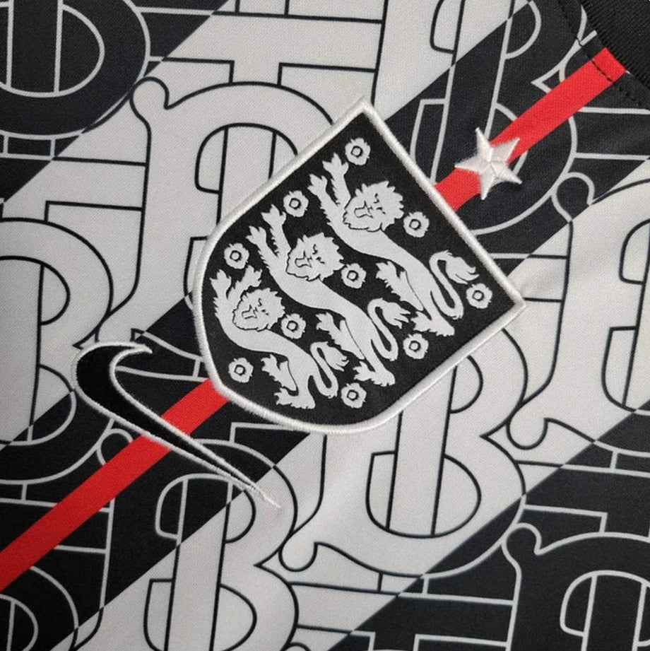 England "Regal Runic" Edición Especial