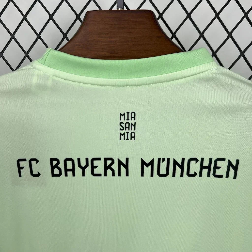 2025/2026 Bayern Munchen Green Goalkeeper Kit Talla Niño