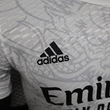 Real Madrid "White Serpent" Edición Especial